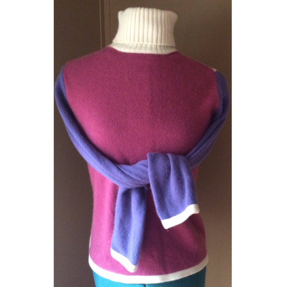 Lord & Taylor 100% cashmere turtleneck sweater